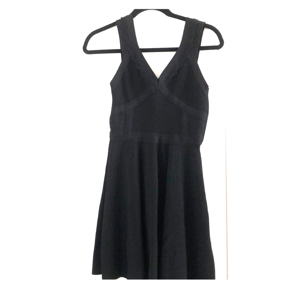 guess black bodycon dress.